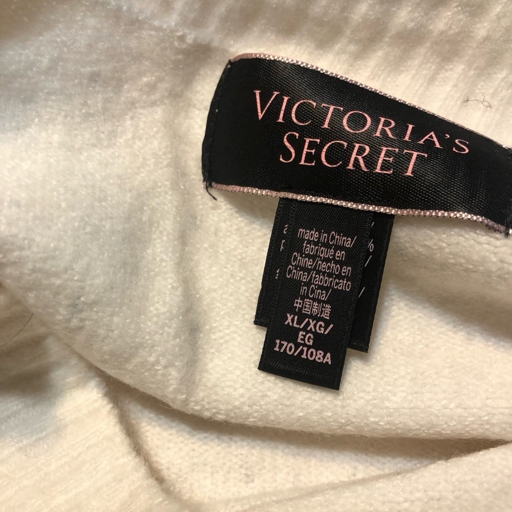 Victoria Secret Sweater - Picture 5 of 10